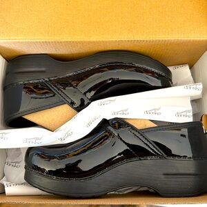 Brand new Dansko clogs